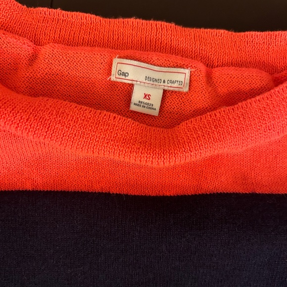 GAP Sweater - Picture 9 of 10